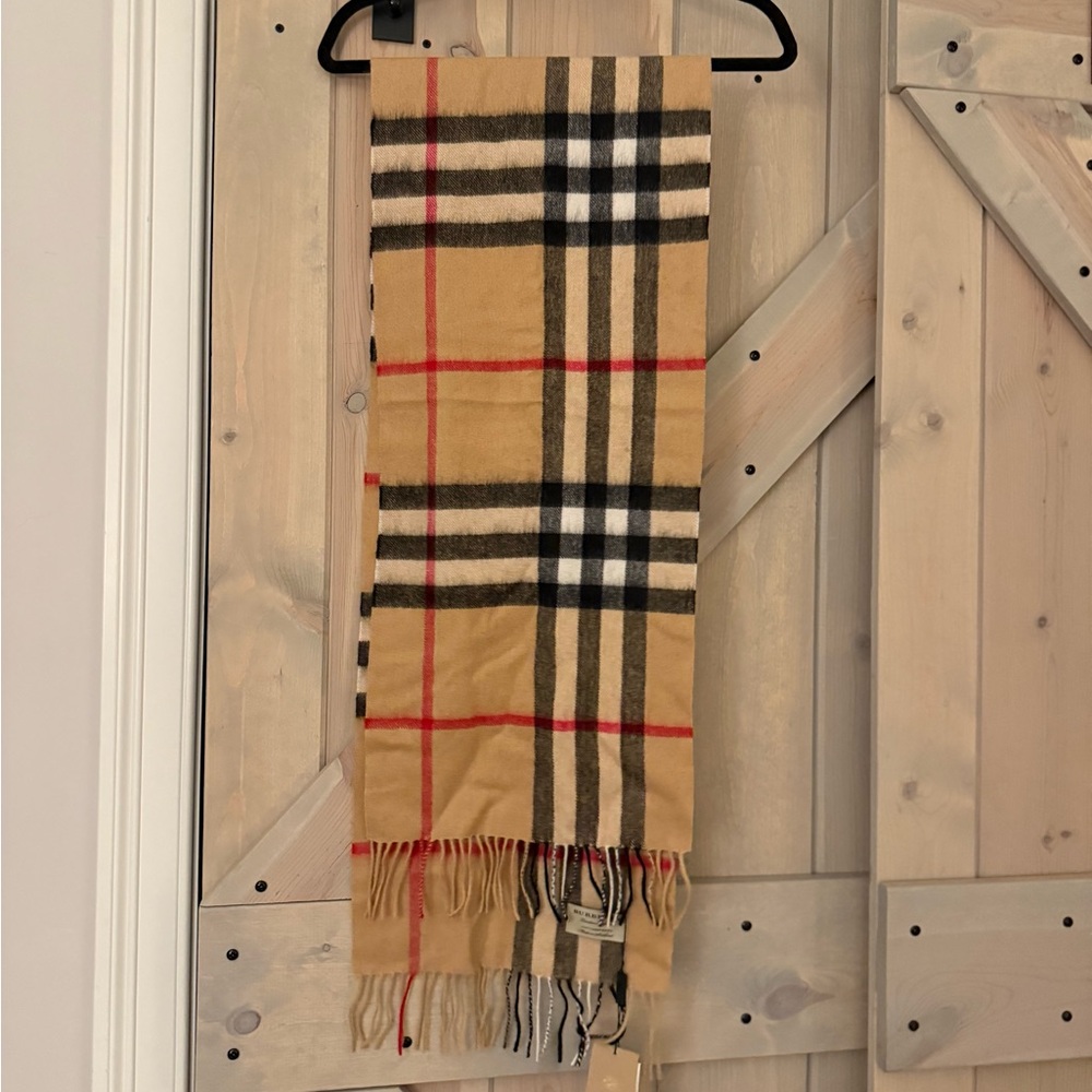 NWT Burberry Beige Classic Checkered Cashmere Scarf - Picture 2 of 8